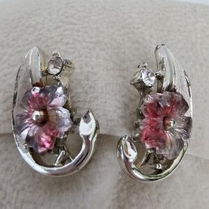 Coro Vintage Flower Rhinestone purple white enamel screwback earrings